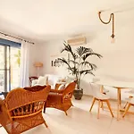 Bright Ideal For Long Apartmán Denia